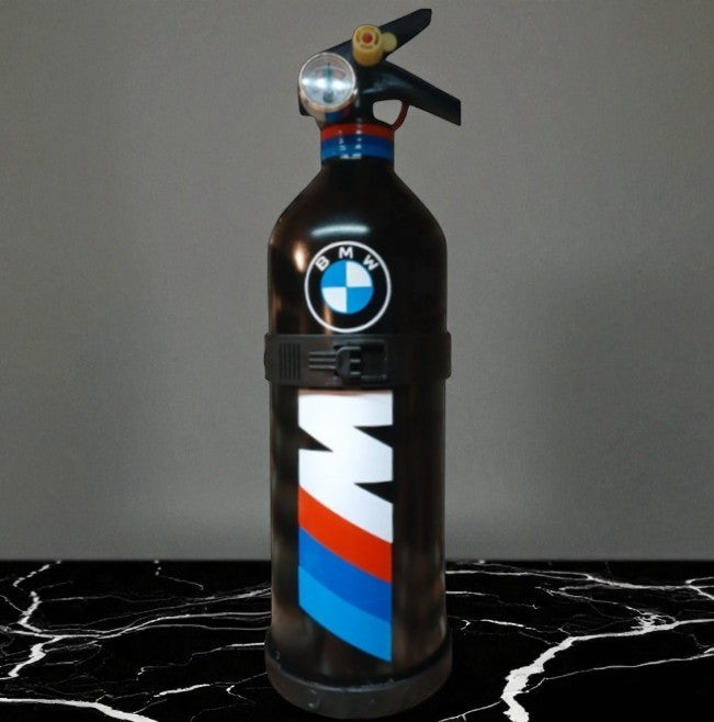 Extincteur fait mains sur le thème de BMW